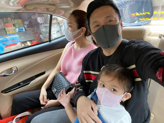 Ng&ocirc;i sao - Vợ chồng Đan Trường lo lắng v&igrave; con sốt cao 3 ng&agrave;y, c&aacute;c sao Việt t&iacute;ch cực ph&ograve;ng dịch vi&ecirc;m phổi Corona (H&igrave;nh 3).