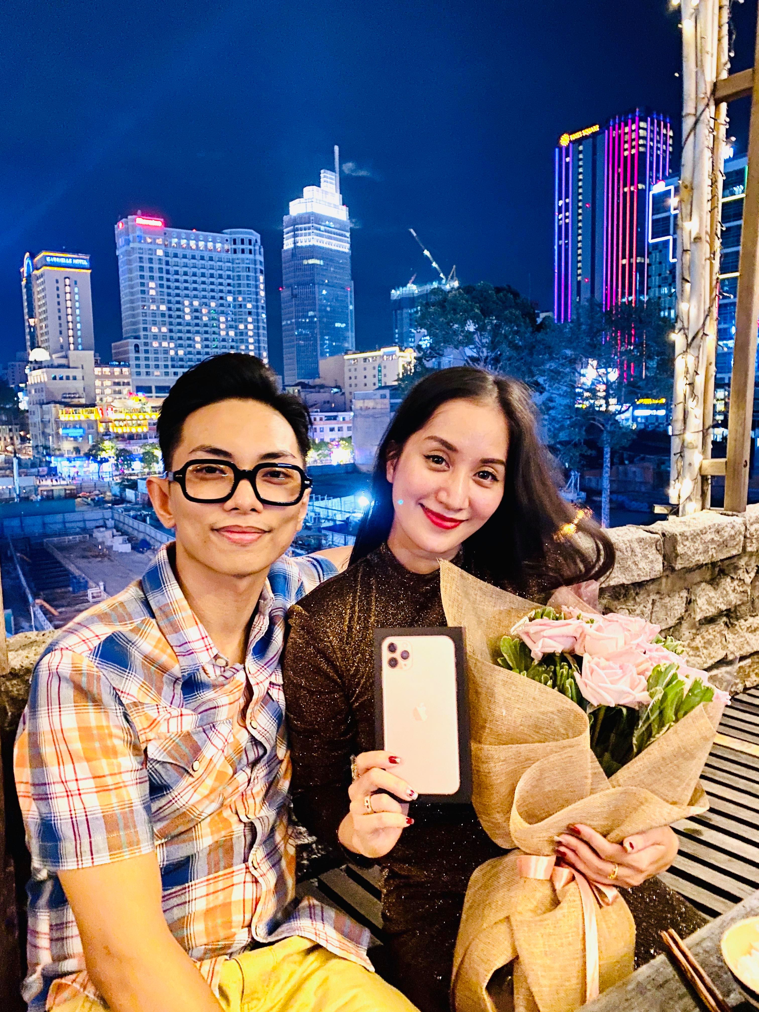 Sự kiện - Khánh Thi 'tố cáo' Phan Hiển vô tâm, chưa bao giờ tặng quà cho vợ suốt 10 mùa Valentine (Hình 3).