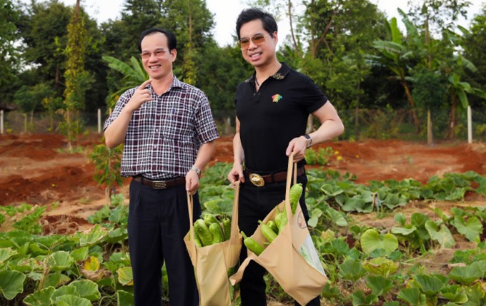 Ngôi sao - 'Tấm thân bé nhỏ' Ngọc Sơn từ chối nhiều quà đắt giá, nhưng lại vui vẻ nhận điều đặc biệt này (Hình 5).