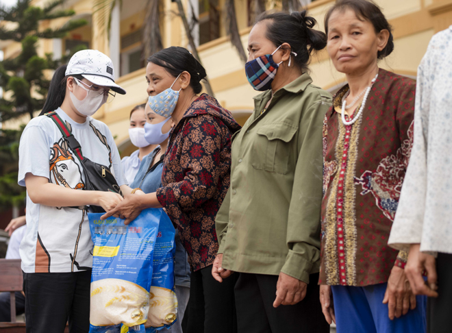 Ngôi sao - Ca sĩ Đinh Hiền Anh: 'Của cho không bằng cách cho' (Hình 6).