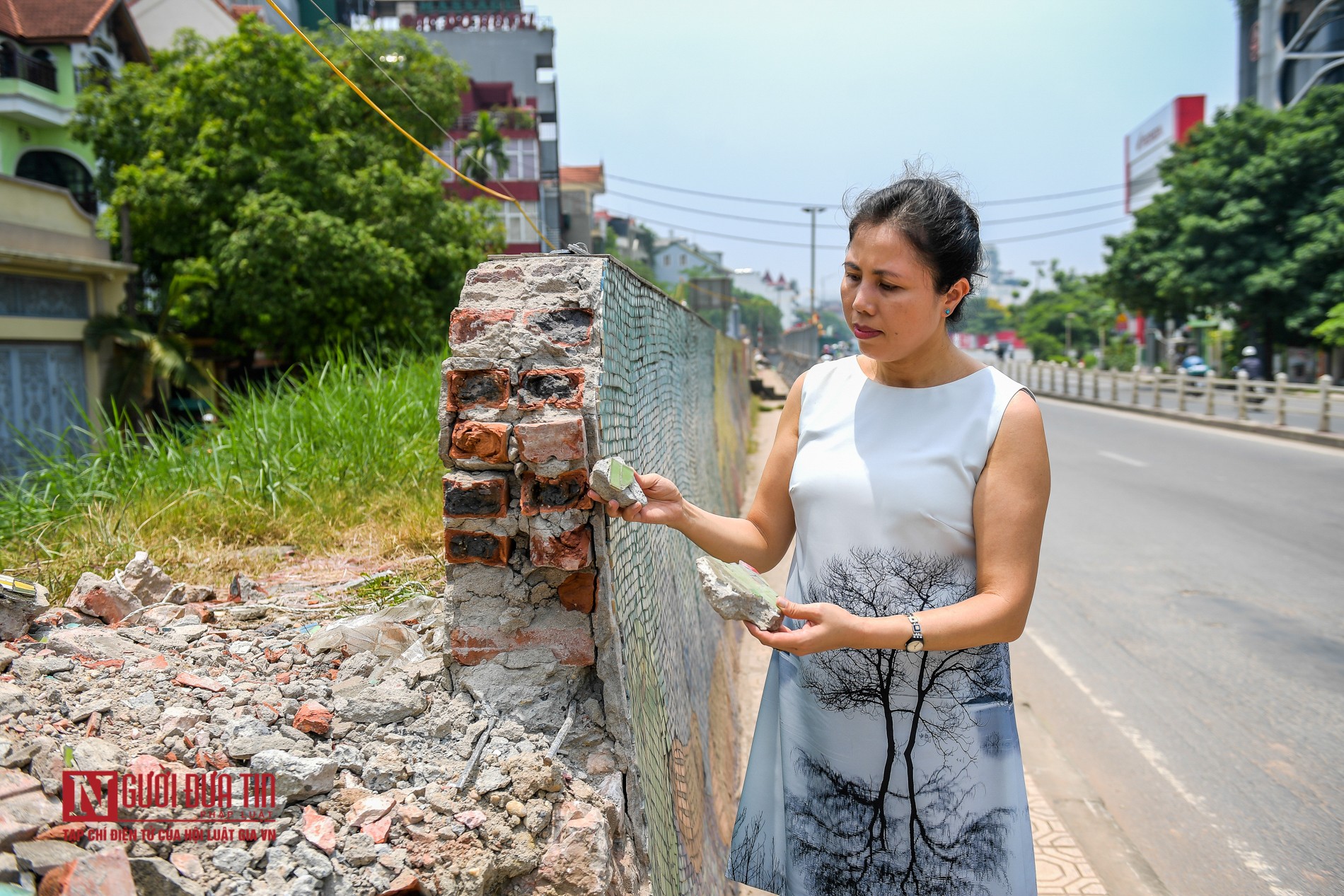 Văn hoá - Hoạ sĩ Nguyễn Thu Thuỷ tác giả con đường gốm sứ nói về việc 600m tranh gốm sứ bị phá?