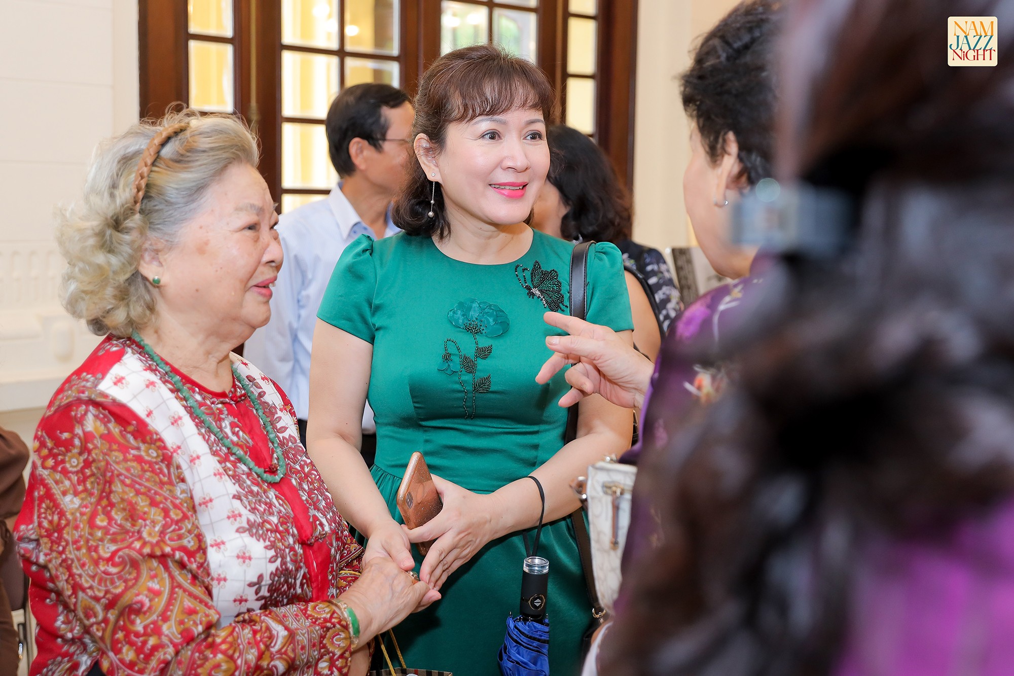 Sự kiện - NSND Lê Mai, Minh Hoà 'tay bắt mặt mừng', NSND Tự Long hát Chèo trong lễ giỗ Tổ sân khấu (Hình 5).