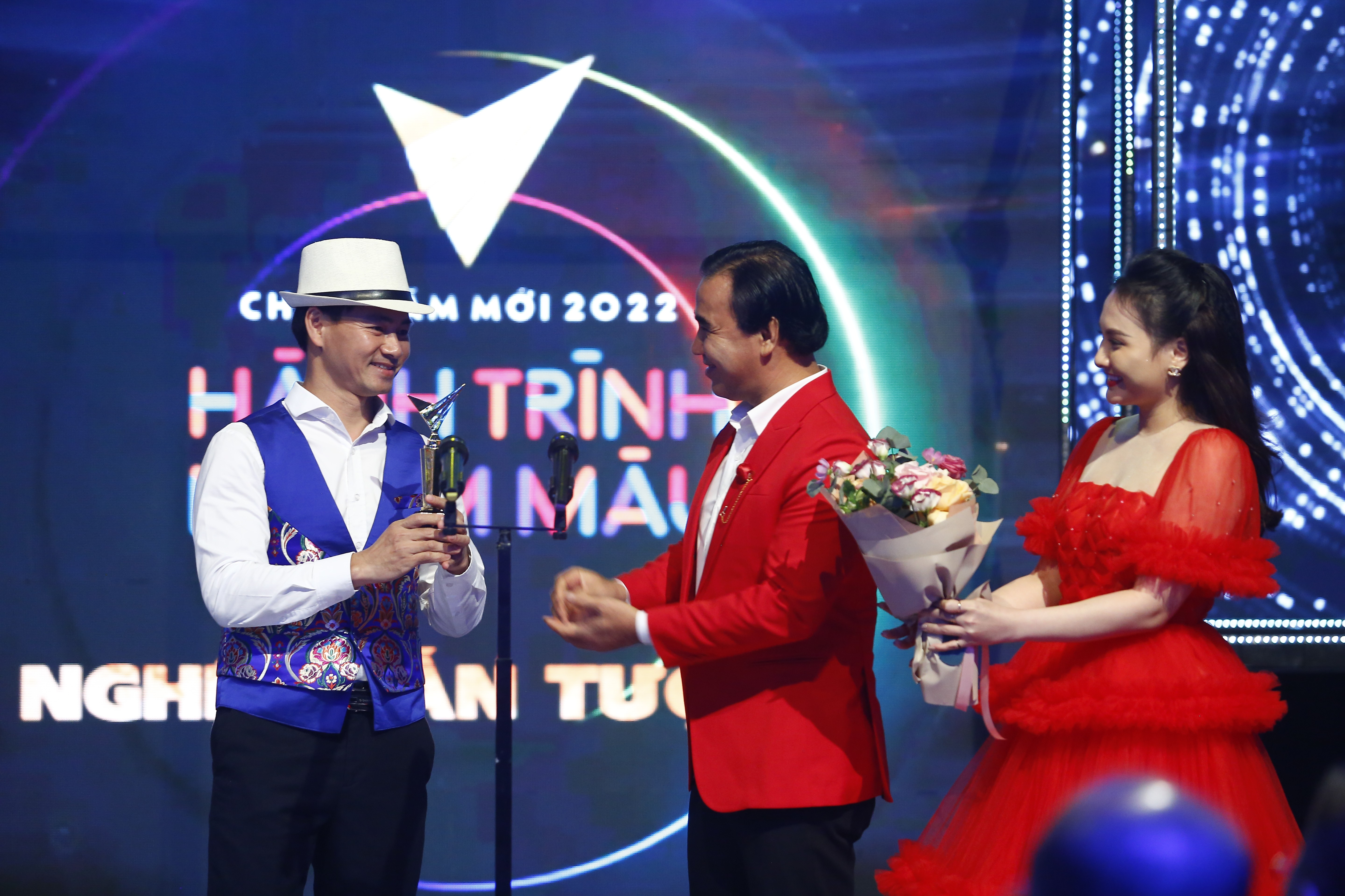 Văn hoá - NSƯT Xuân Bắc, Mạnh Trường, Hồng Diễm chiến thắng tại VTV Awards 2021 (Hình 3).