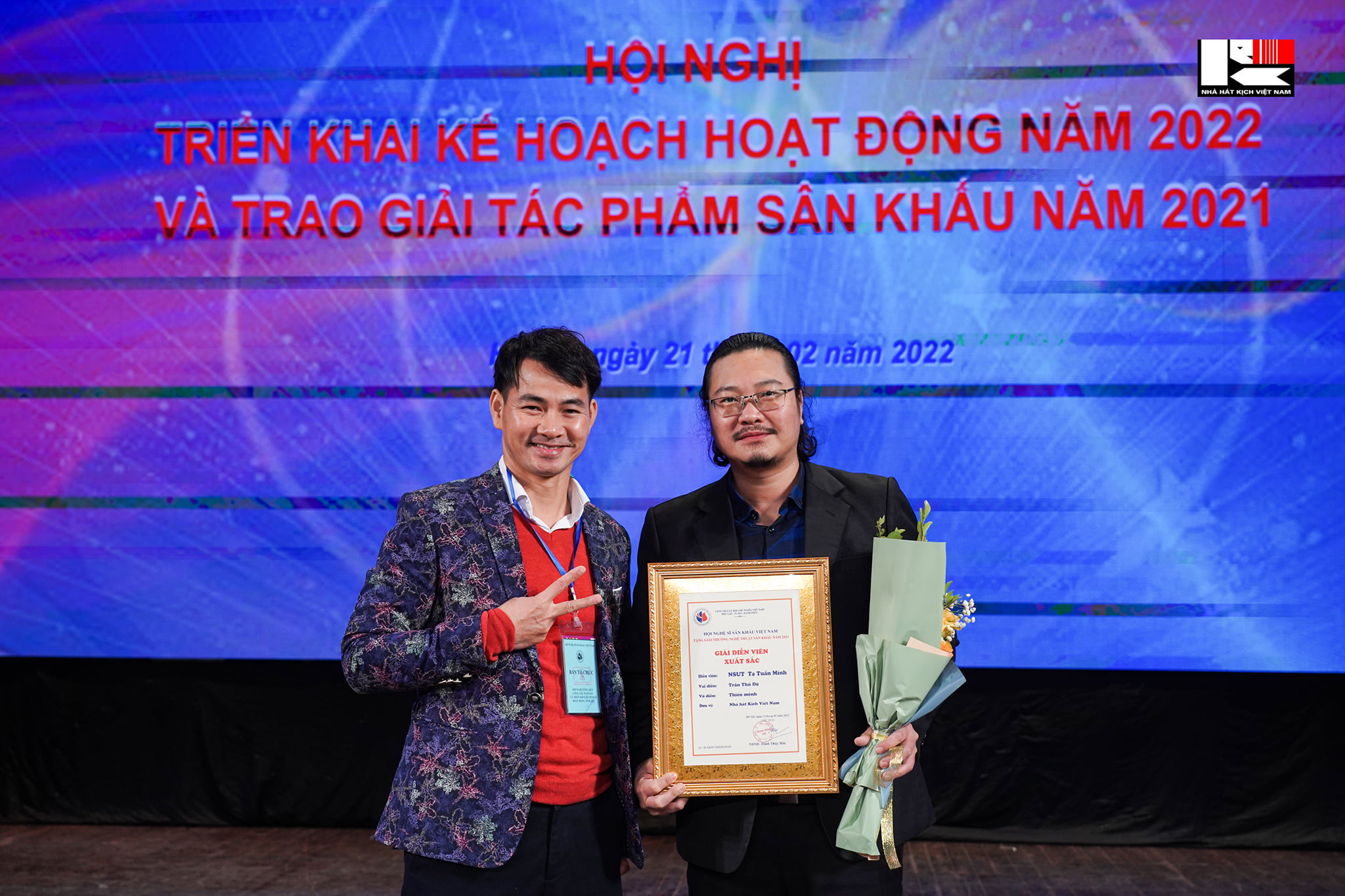 Văn hoá - NSƯT Tạ Tuấn Minh và Thuỳ Dương nhận giải nghệ sĩ xuất sắc năm 2021 (Hình 4).