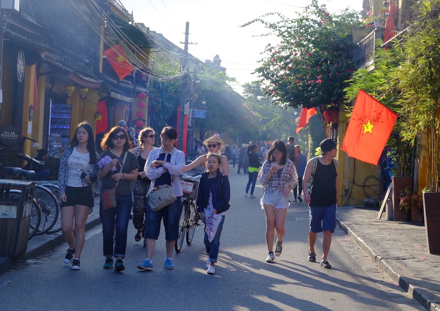 Văn hoá - Du lịch 6 tháng đầu năm: Khách quốc tế đến Việt Nam tăng gần 7 lần