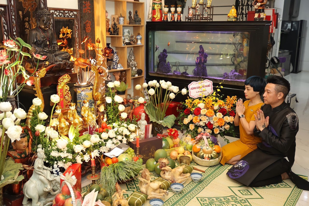 Văn hoá - Ngọc Khuê, Việt Tú, Linh Nguyễn xúc động trong lễ giỗ Tổ nghề sân khấu