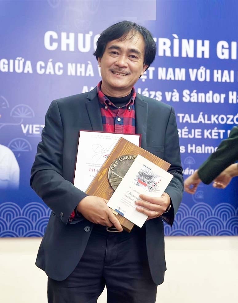 Văn hoá - 'Chất vấn thói quen' của Phan Hoàng nhận giải thưởng Nghệ thuật Danube (Hình 4).