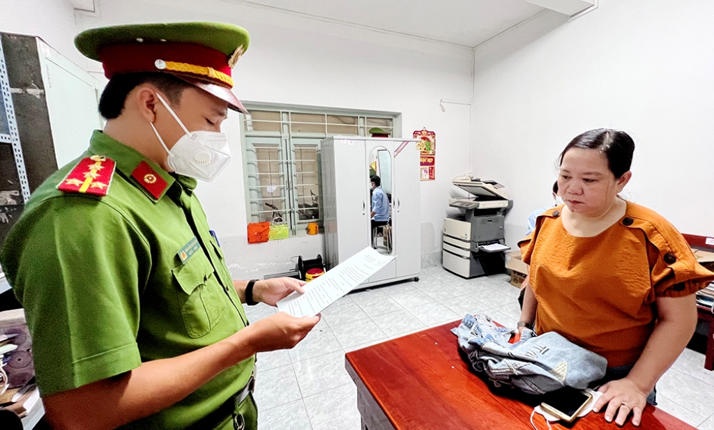 An ninh - Hình sự - Bắt nguyên hiệu trưởng, kế toán trường tiểu học tham ô nửa tỷ đồng