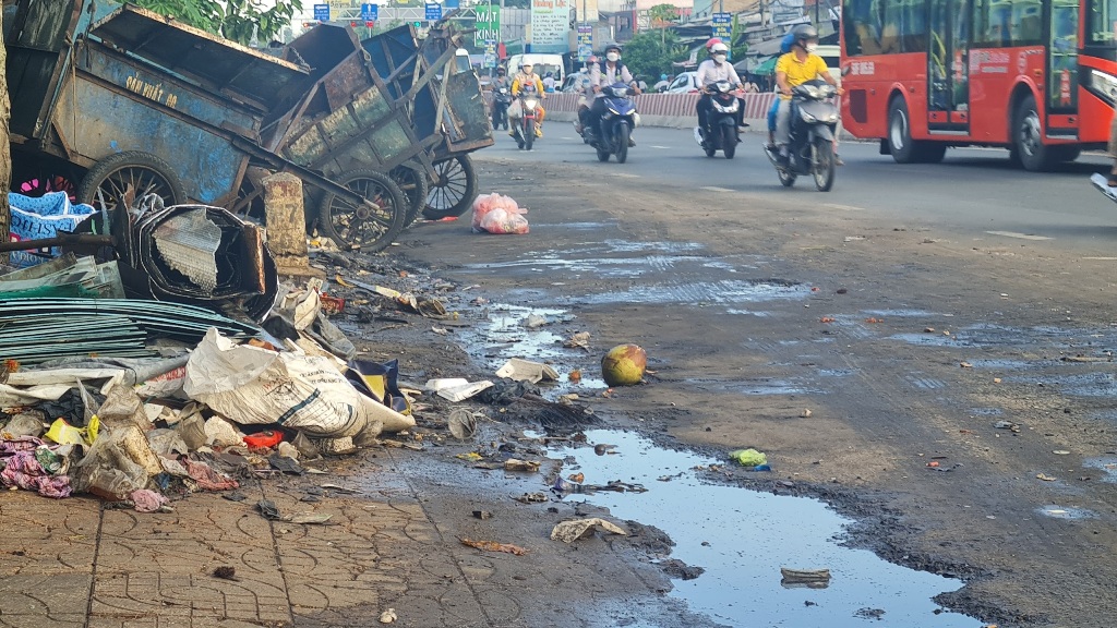 Môi trường - Tp.Cần Thơ: Rác thải nhếch nhác, đe dọa đến sức khỏe người dân (Hình 2).