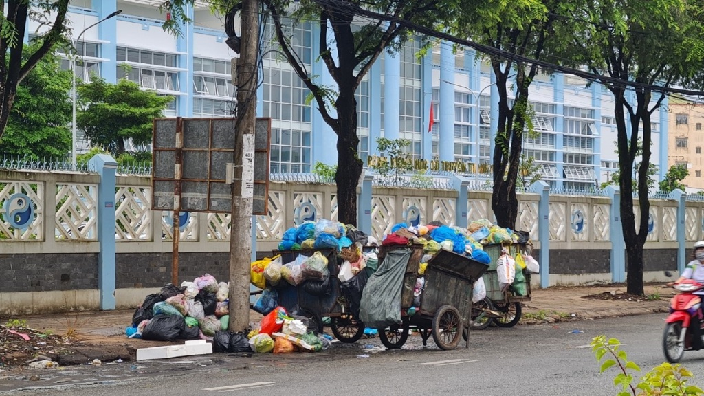 Môi trường - Tp.Cần Thơ: Rác thải nhếch nhác, đe dọa đến sức khỏe người dân (Hình 4).