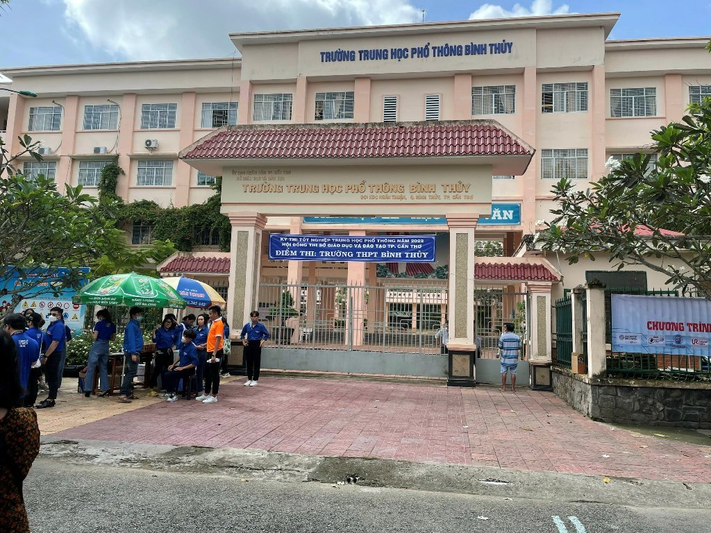 Gi&aacute;o dục - Cần Thơ: Một th&iacute; sinh thi tốt nghiệp THPT bị g&atilde;y tay được bố tr&iacute; ph&ograve;ng ri&ecirc;ng