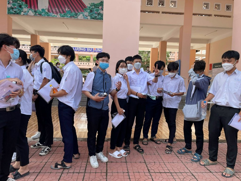 Gi&aacute;o dục - Cần Thơ: Một th&iacute; sinh thi tốt nghiệp THPT bị g&atilde;y tay được bố tr&iacute; ph&ograve;ng ri&ecirc;ng (H&igrave;nh 4).
