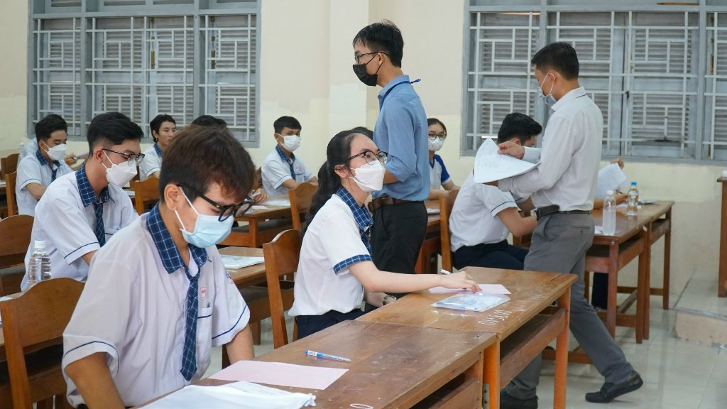 Gi&aacute;o dục - Cần Thơ: Một th&iacute; sinh thi tốt nghiệp THPT bị g&atilde;y tay được bố tr&iacute; ph&ograve;ng ri&ecirc;ng (H&igrave;nh 3).