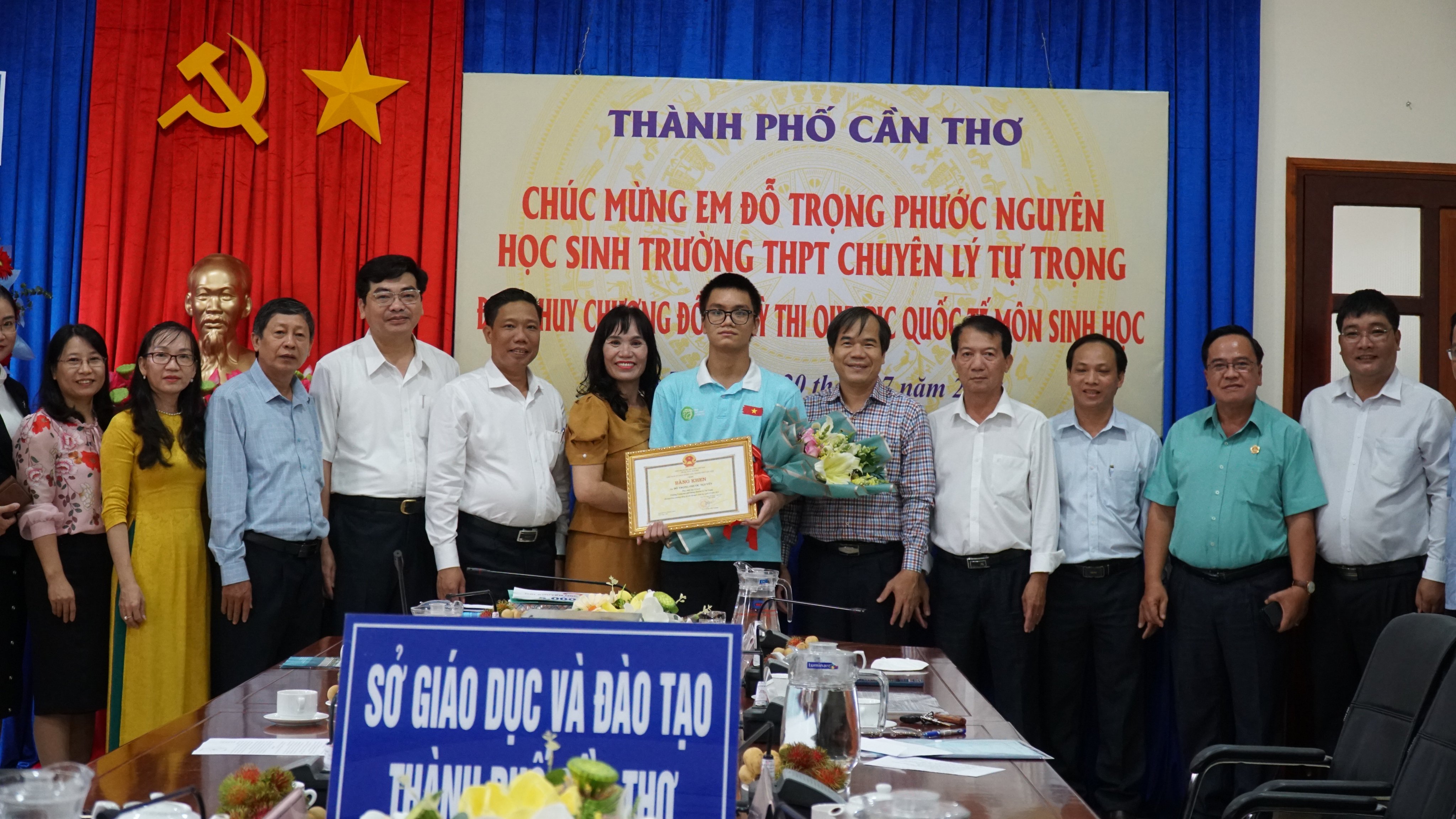 Giáo dục - Tp.Cần Thơ: Tuyên dương khen thưởng học sinh Đỗ Trọng Phước Nguyên (Hình 3).