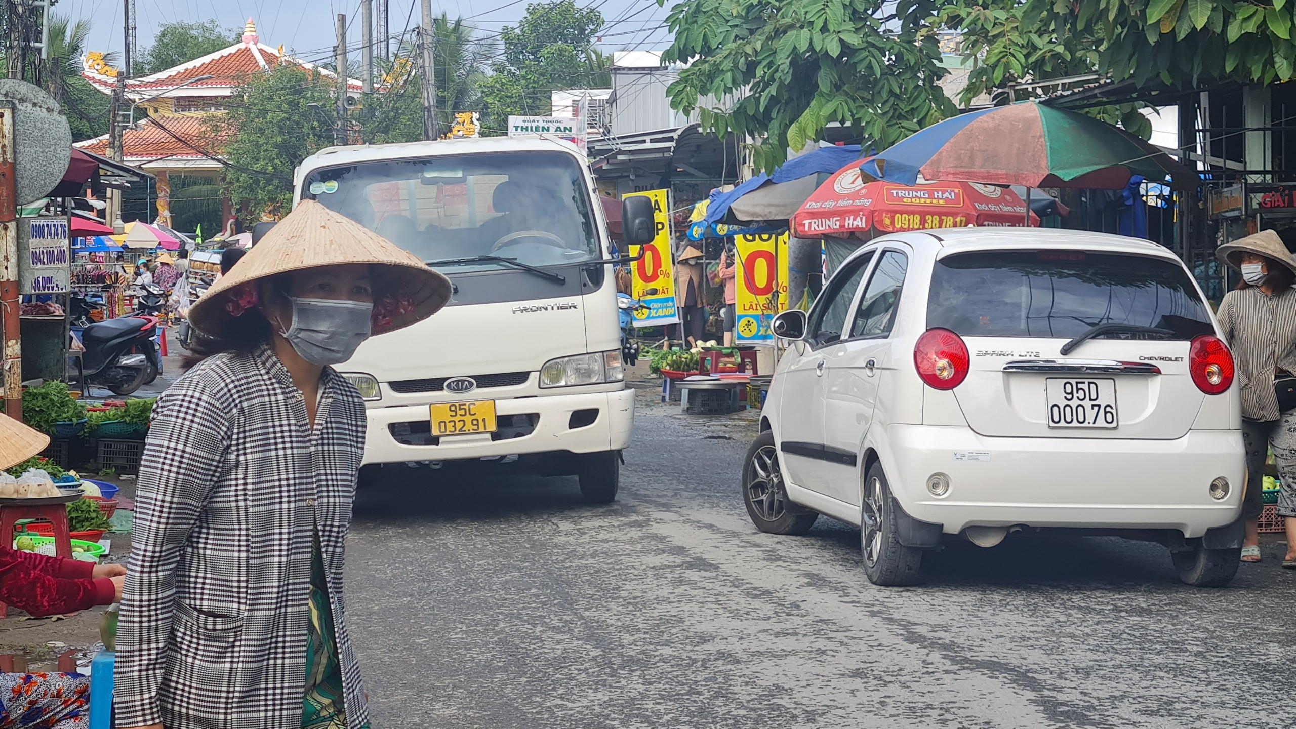 Dân sinh - Hậu Giang: Chợ tự phát trên Tỉnh lộ 925  gây mất an toàn giao thông (Hình 6).