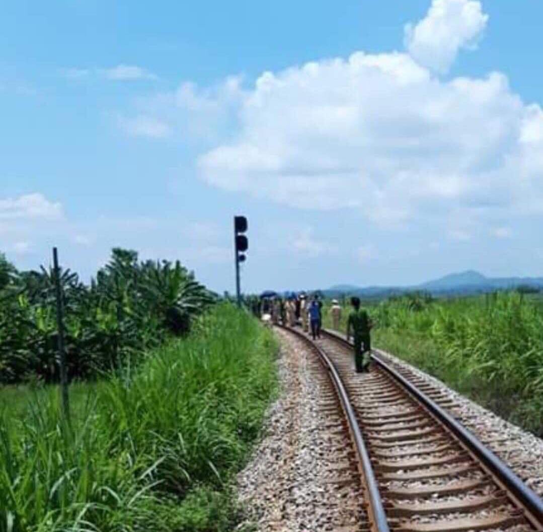 Tin nhanh - Lái tàu hỏa vừa rời ga ở Phú Thọ bất ngờ rơi xuống đất tử vong