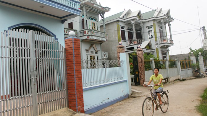 Dân sinh - Làng lạ Việt Nam: Hàng trăm người mang nước mắm, mì chính, cá khô xuyên Đông Dương đổi tóc