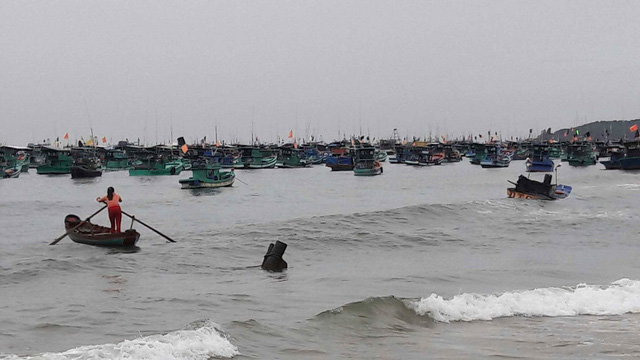 Tin nhanh - Bão số 1 cách mũi Cà Mau 250km, tàu  đánh cá đã vào nơi tránh bão an toàn (Hình 2).