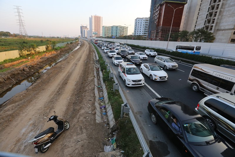 Dân sinh - Mùng 4 Tết: Người dân ùn ùn trở lại Thủ đô, cao  tốc Pháp Vân – Cầu Giẽ kẹt cứng hàng km