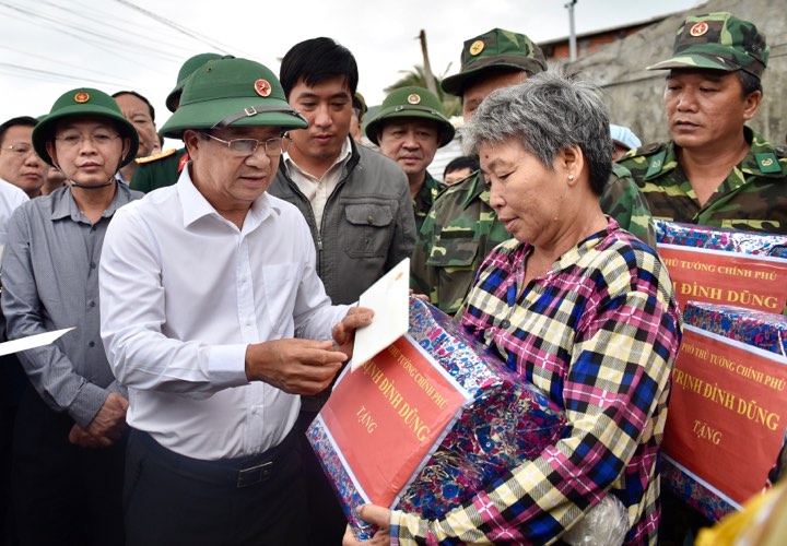 Tin nhanh - Phó Thủ tướng Trịnh Đình Dũng kiểm tra công tác ứng phó bão