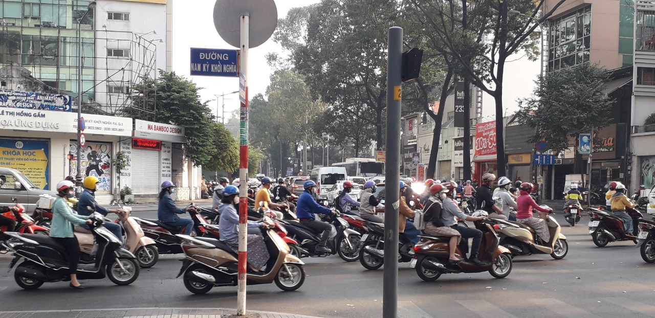 Tin nhanh - Giao thông TP.HCM những ngày cận Tết Nguyên đán: 'Căng như dây đàn' (Hình 4).