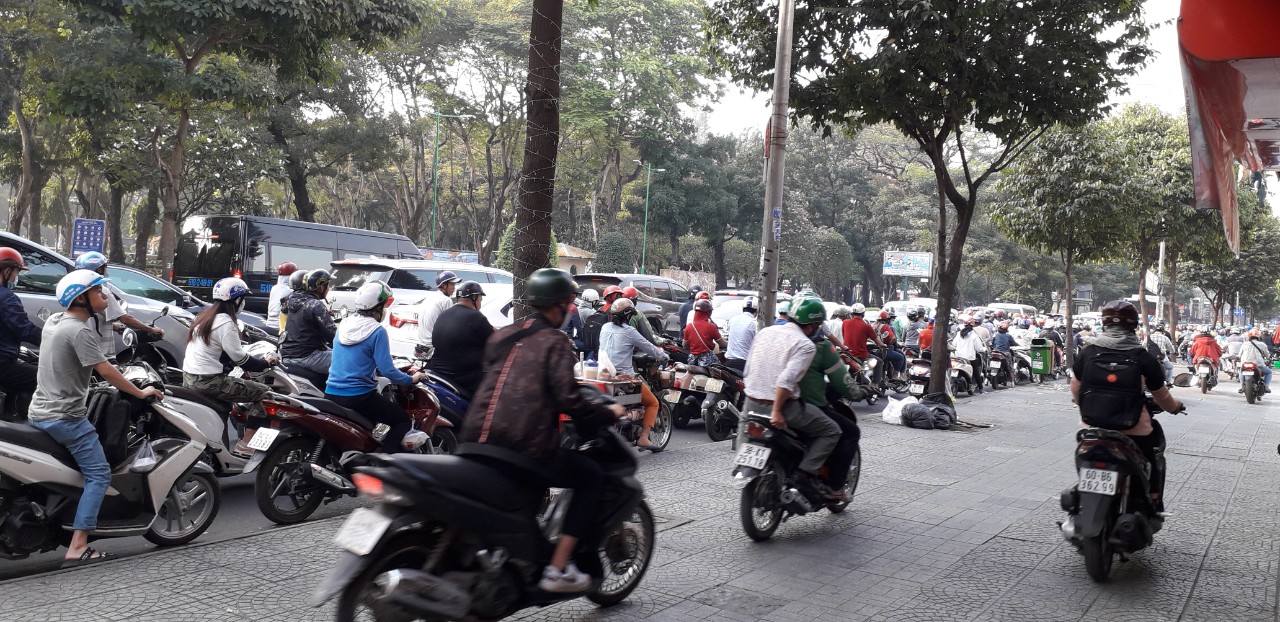 Tin nhanh - Giao thông TP.HCM những ngày cận Tết Nguyên đán: 'Căng như dây đàn' (Hình 2).