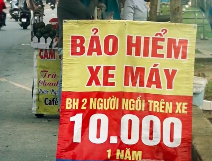 Tin nhanh - Bảo hiểm xe máy giá 10.000 đồng 'nở rộ' những ngày cận Tết (Hình 3).