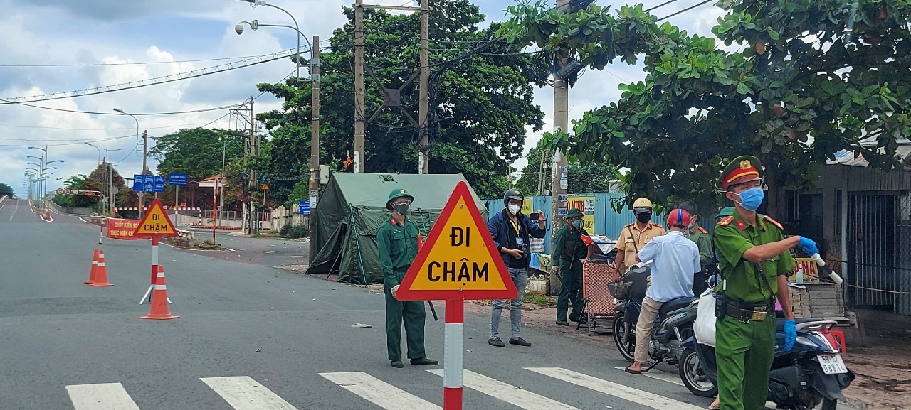 Dân sinh - Tp. Hồ Chí Minh ngày đầu thực hiện quy định mới: Người dân tuân thủ nghiêm “ai ở đâu ở yên đó” (Hình 7).