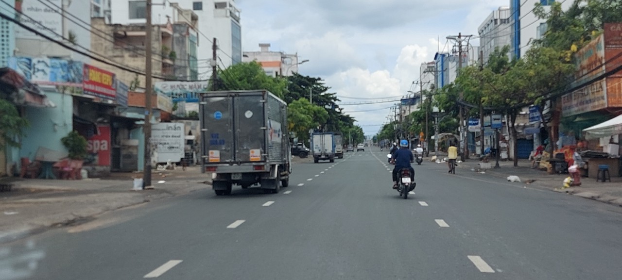 Dân sinh - Tp. Hồ Chí Minh ngày đầu thực hiện quy định mới: Người dân tuân thủ nghiêm “ai ở đâu ở yên đó” (Hình 11).