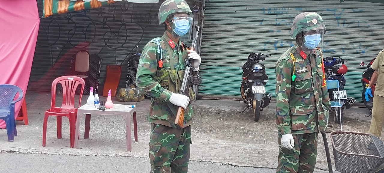 Dân sinh - Tp. Hồ Chí Minh ngày đầu thực hiện quy định mới: Người dân tuân thủ nghiêm “ai ở đâu ở yên đó” (Hình 9).