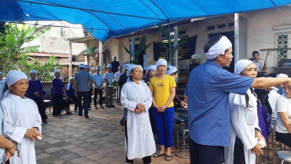 An ninh - Hình sự - Điều tra vụ nghịch tử chém mẹ tử vong, chém vợ trọng thương trong cơn say