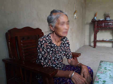 An ninh - H&igrave;nh sự - T&acirc;m sự đẫm nước mắt của người b&agrave; nghi phạm s&aacute;t hại nam sinh chạy Grab: 'C&oacute; 2 thằng ch&aacute;u nội giờ hư hỏng cả rồi'