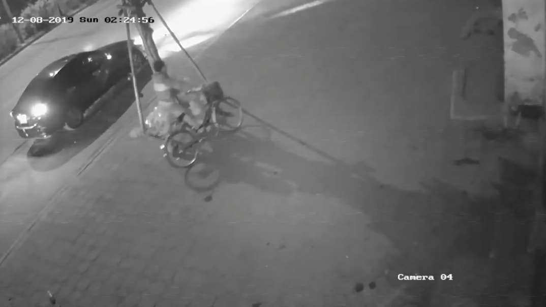 An ninh - Hình sự - Công an ra thông báo truy tìm tài xế ô tô đâm cụ bà 73 tuổi tử vong rồi giấu xác ở Hà Nội