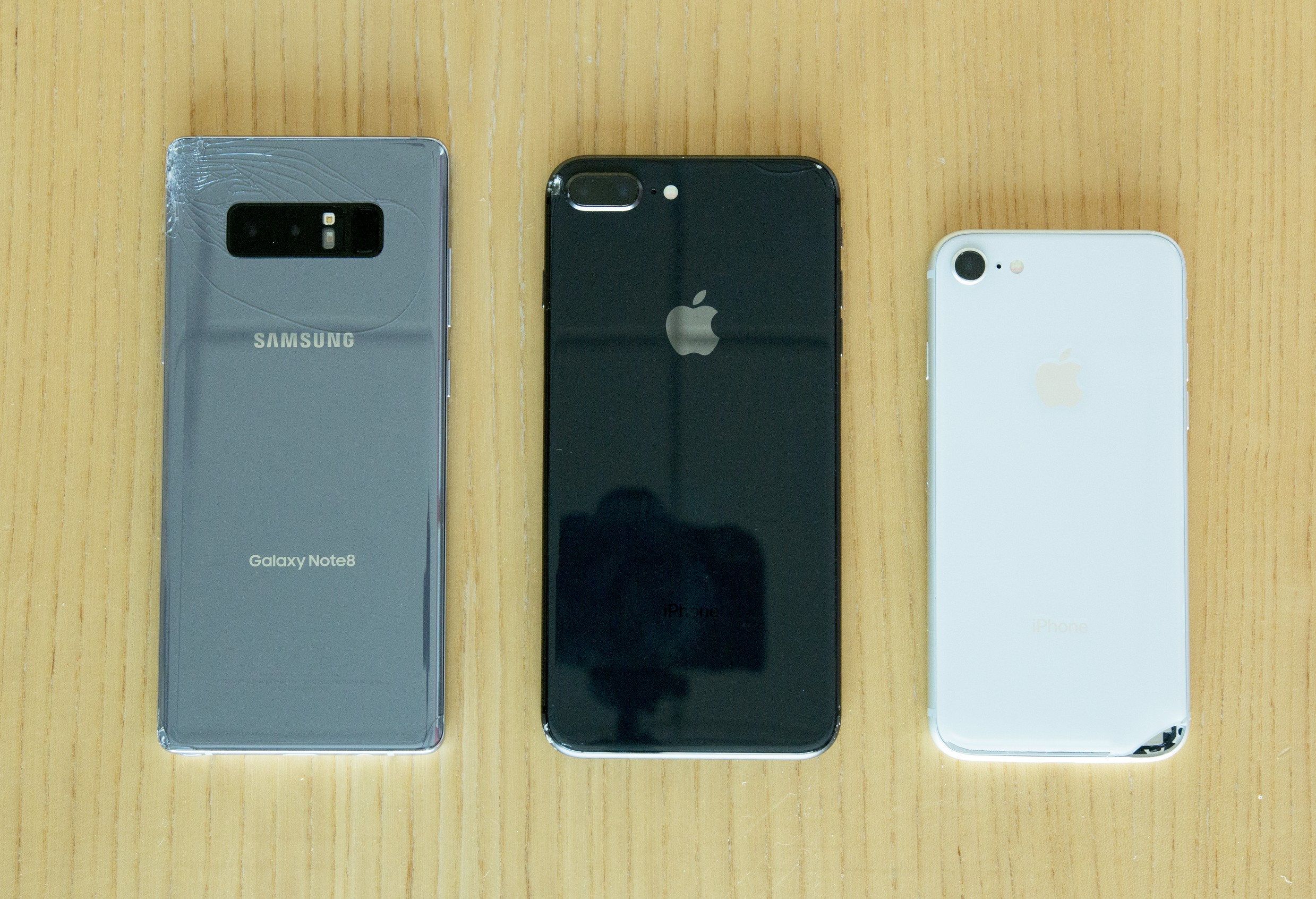 Công nghệ -  iPhone 8 Plus đánh bại iPhone 8 và Samsung Galaxy Note 8 trong bài test va đập (Hình 3).