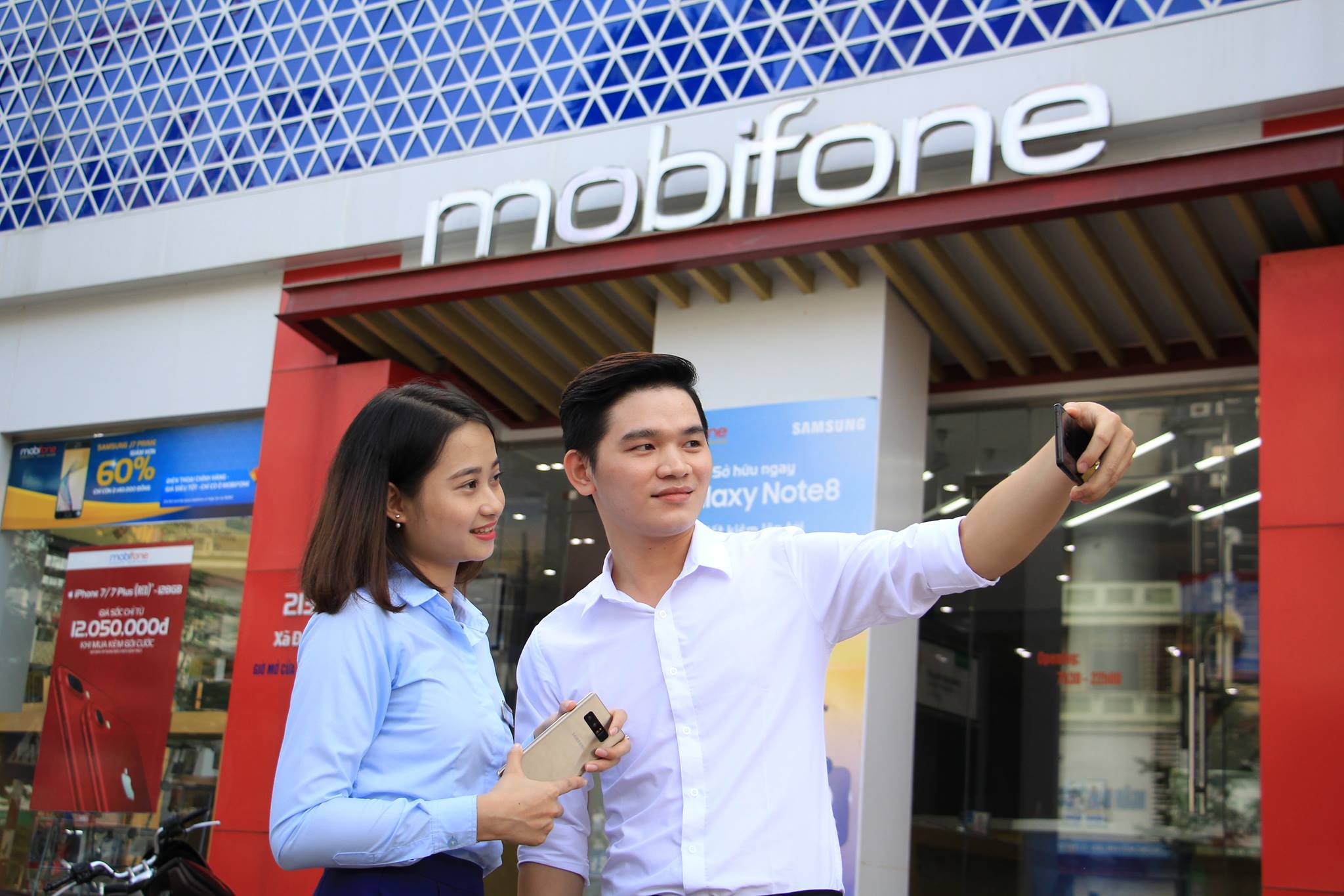 Công nghệ - MobiFone mở bán Galaxy Note 8 chỉ 7,49 triệu đồng kèm gói cước ưu đãi (Hình 2).