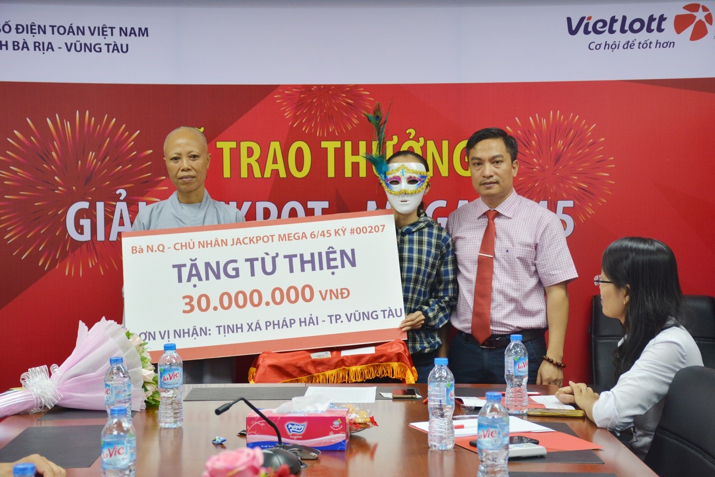 Ti&ecirc;u d&ugrave;ng & Dư luận - Kh&aacute;ch h&agrave;ng tr&uacute;ng jackpot hơn 20 tỷ tiết lộ b&iacute; quyết may mắn (H&igrave;nh 3).