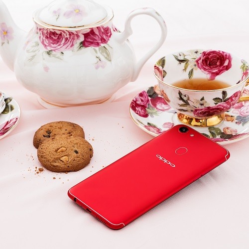 Công nghệ - OPPO F5 'đốt mắt' tín đồ với màu đỏ rực rỡ trong mùa lễ hội (Hình 4).