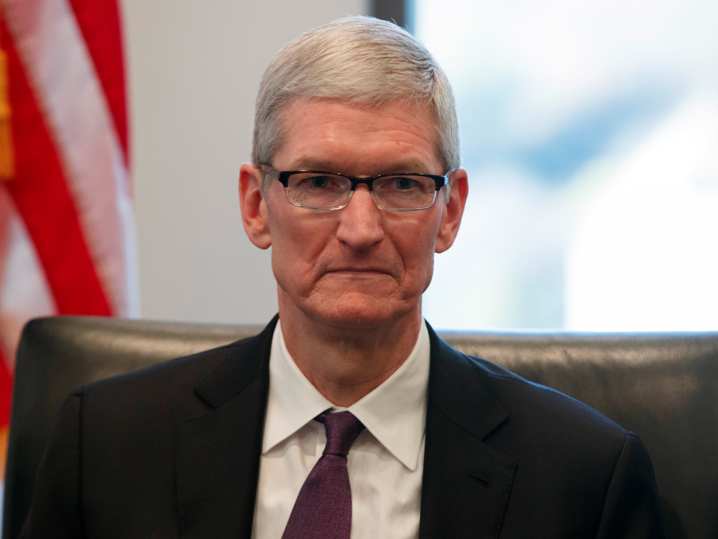 Công nghệ - CEO Apple Tim Cook đã bao nhiêu lần phải xin lỗi khách hàng?