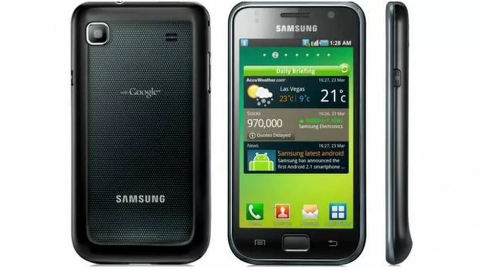 1. Samsung Galaxy S (2010)
Chiếc Galaxy S đầu tiên đã được công bố tại triển lãm thương mại Mobile World Congress ở Tây Ban Nha vào 2010. 
Galaxy S có màn hình cảm ứng Super AMOLED 4 inch, bộ xử lý 1GHz, camera 5 MP phía sau (không có đèn flash), RAM 512 MB và phần mềm Android 2.1 Eclair, pin 1.500 mAh.
