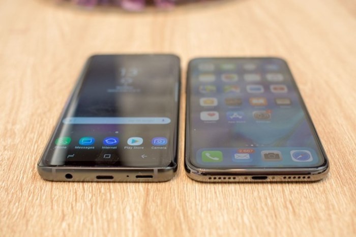 Sản phẩm - So sánh nhanh Samsung Galaxy S9 vs Apple iPhone X (Hình 2).