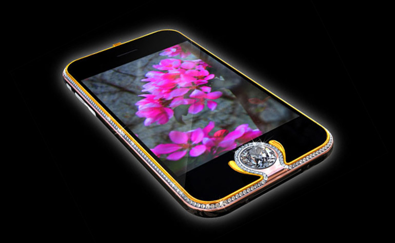 7.	iPhone 3GS King’s Button
Đây là tác phẩm của nhà chế tác kim cương Áo Peter Aloisson năm 2009. Nó được nạm bằng vàng và được trang trí bởi một loạt kim cương. Nó có giá gần 2,5 triệu USD (hơn 50 tỷ đồng).
