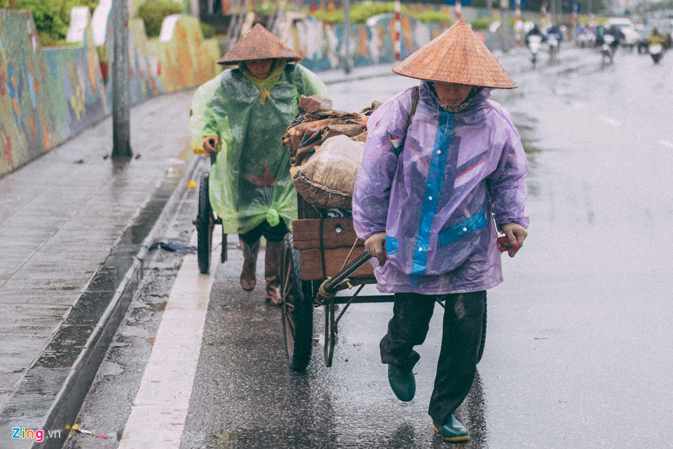 Dân sinh - Nghẹn ngào trước những hình ảnh mưu sinh lam lũ mà đẹp đến nao lòng  (Hình 7).