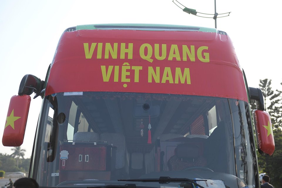 Tin nhanh - Cận cảnh dàn xe hoành tráng căng băng rôn đón đội tuyển U22 về nước (Hình 5).