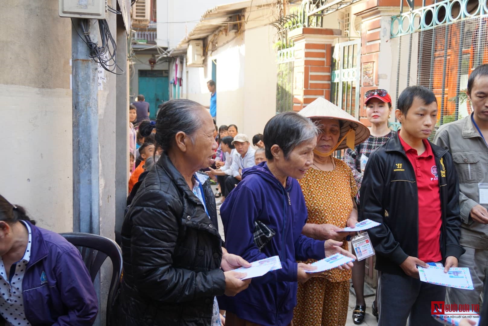 Dân sinh - Tết bên hiên của những phận người “sống gửi” giữa lòng Hà Nội (Hình 6).