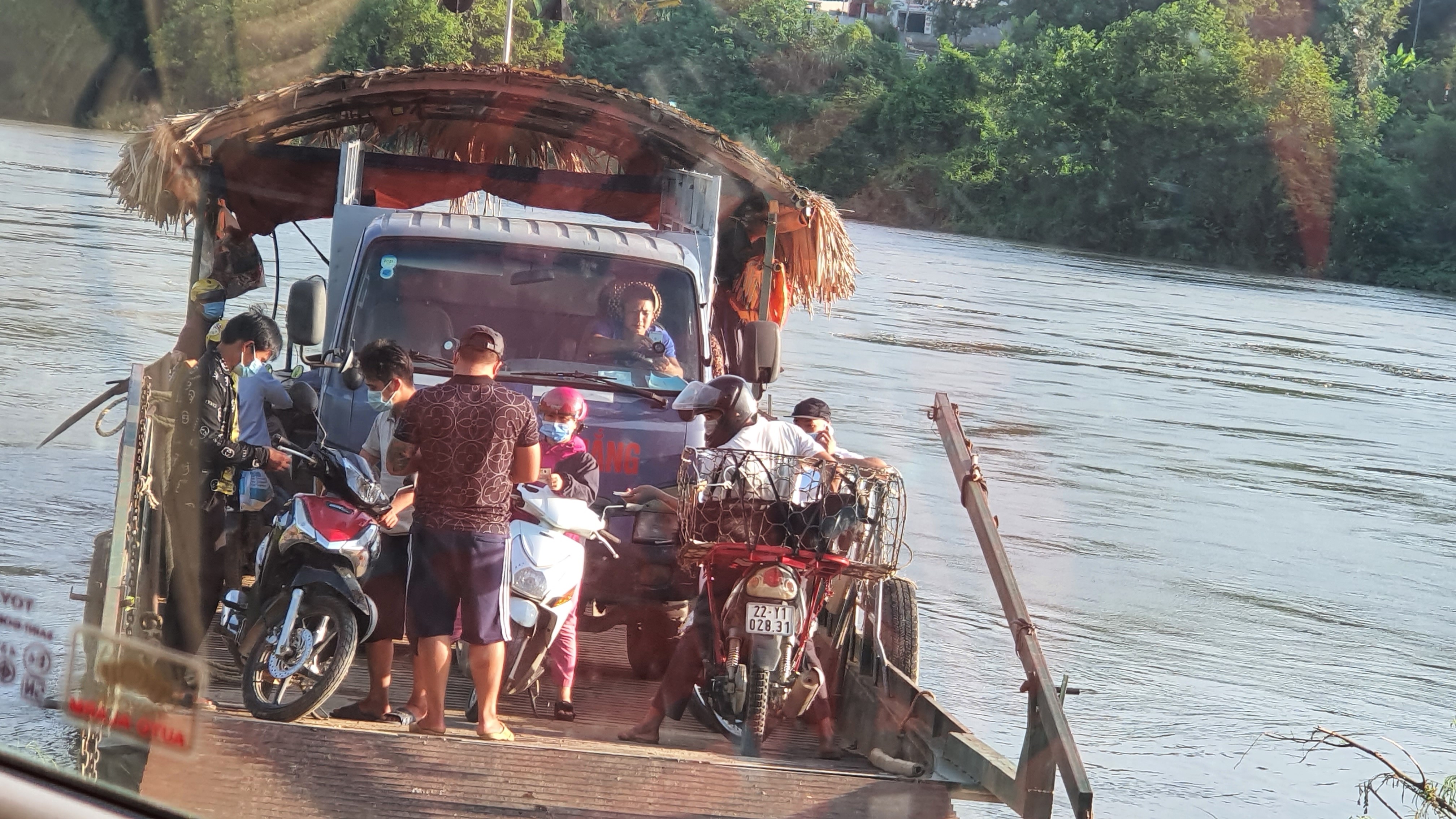 Dân sinh - Đặt cược tính mạng trên những chuyến đò (Hình 3).