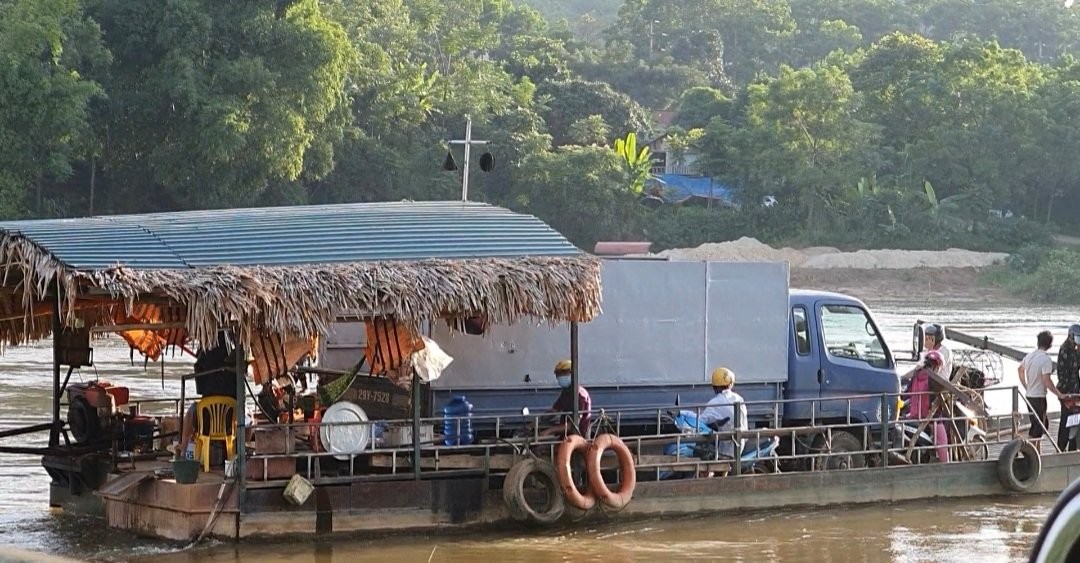 Dân sinh - Đặt cược tính mạng trên những chuyến đò (Hình 2).