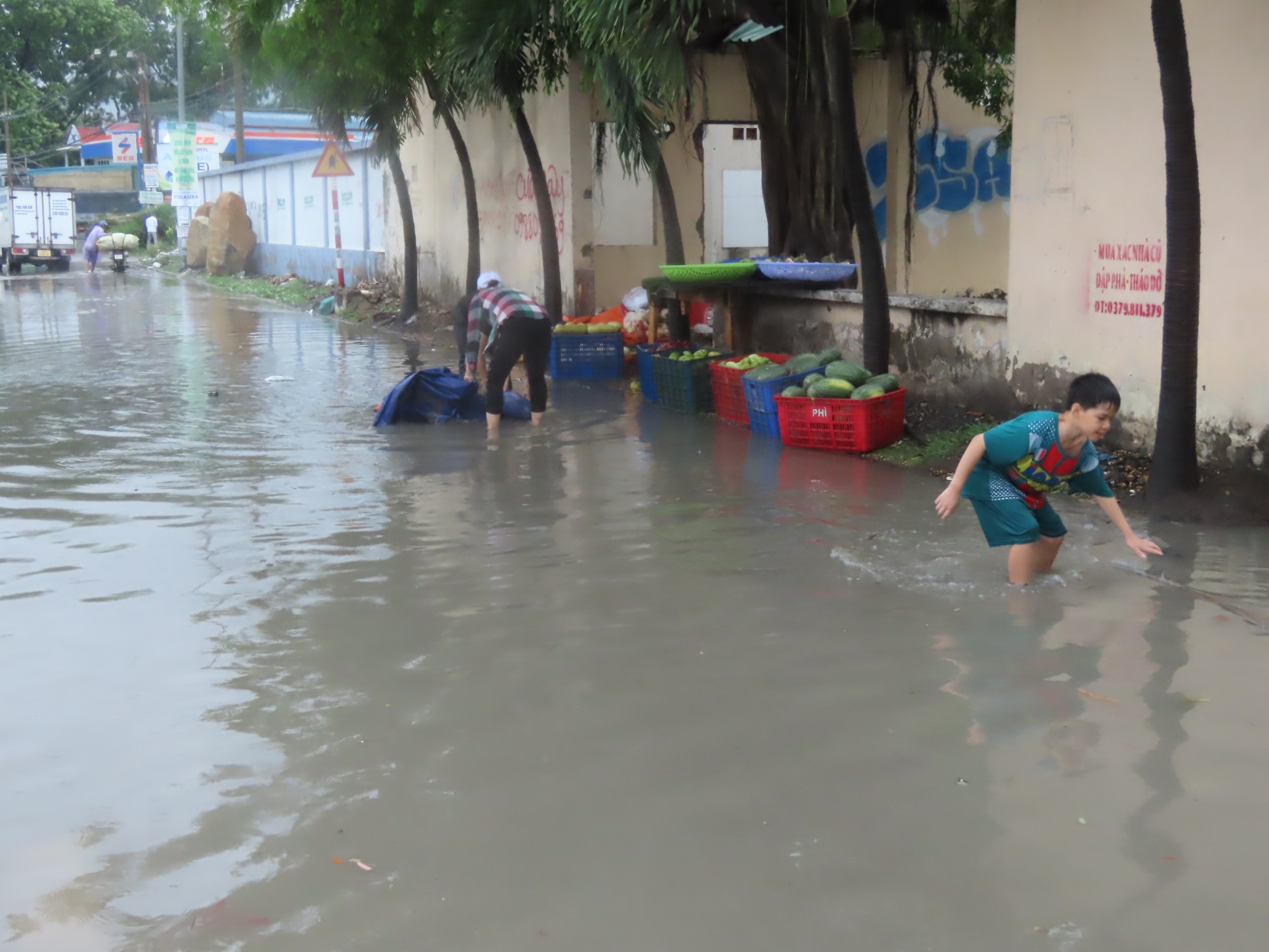 Dân sinh - Đồng Nai: Nhiều tuyến đường ngập sâu sau trận mưa lớn (Hình 6).