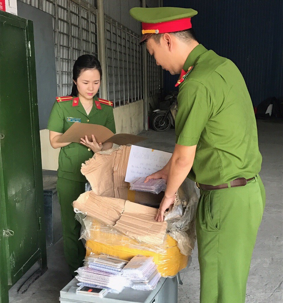 Pháp luật - Quảng Ninh: Tạm giữ lô hàng điện tử nhập lậu trị giá trên 500 triệu đồng