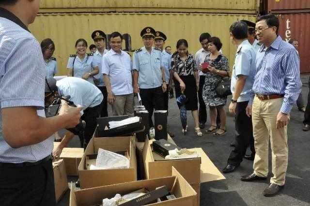 Xã hội - Hải Phòng: Phát hiện 10 container giày nhập lậu, nhái các thương hiệu danh tiếng