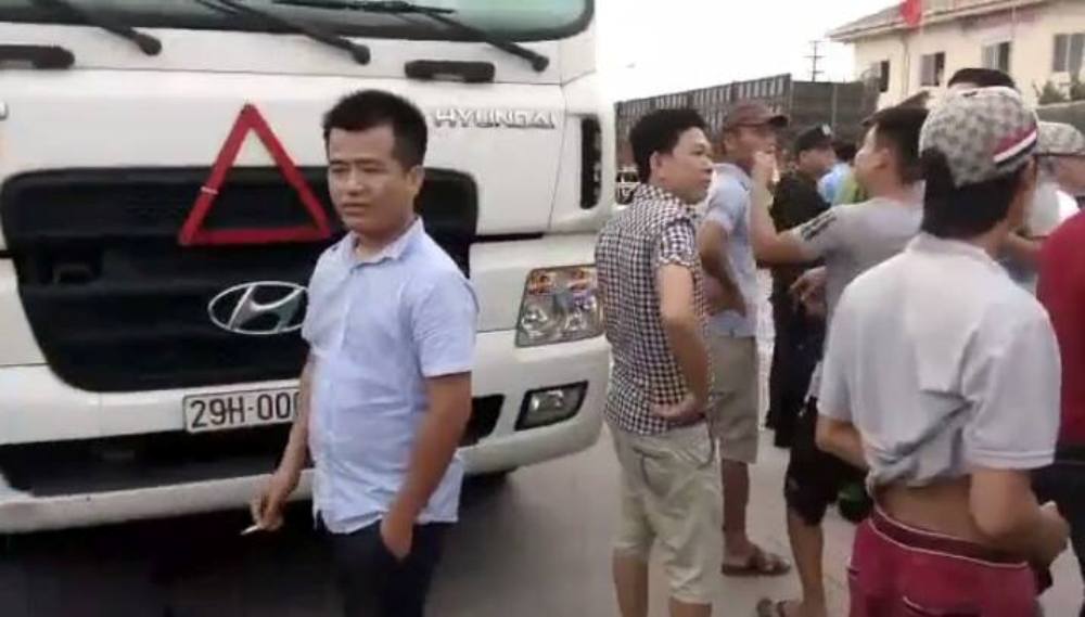 Xã hội - Hưng Yên: Quốc lộ 5 tắc nghẽn nhiều giờ do tài xế dùng tiền lẻ trả phí BOT (Hình 3).